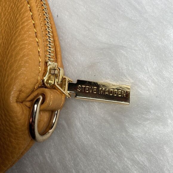 Steve Madden Golden Mustard Wristlet - Picture 3 of 4